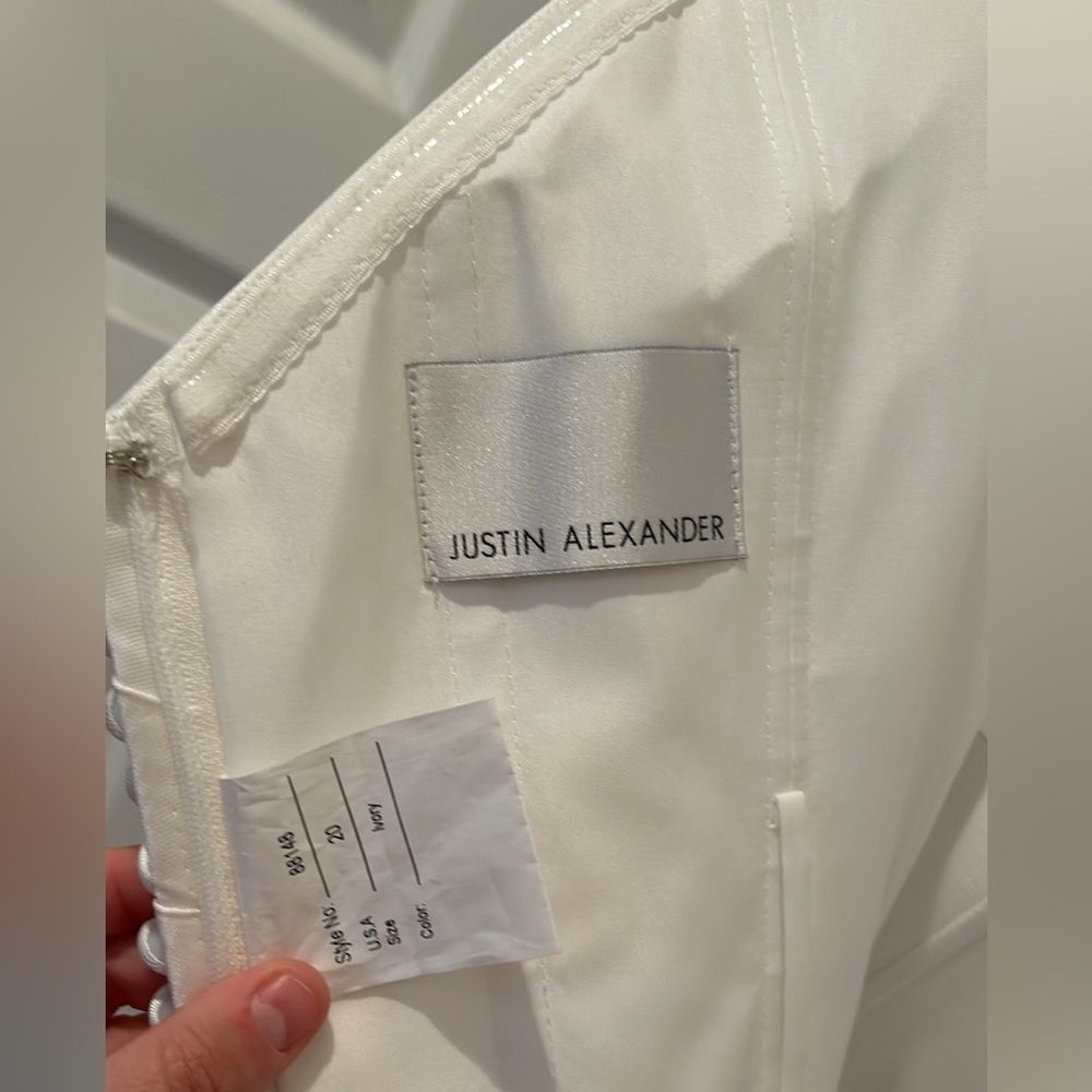 Justin Alexander wedding dress! Sample- not altered!! - Picture 7 of 15
